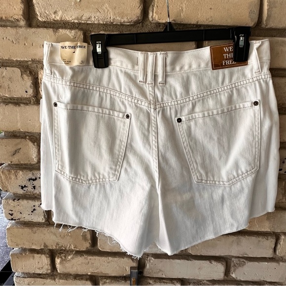 We The Free   Free People women white mid rise short shorts. - Picture 2 of 4